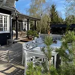 Hébergement de vacances Elegant Romantic Style In Wooden Summer House Near *