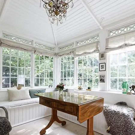 Elegant Romantic Style In Wooden Summer House Near